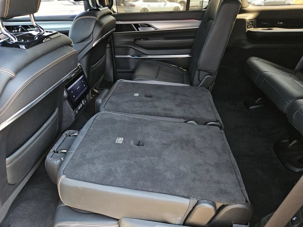 Used 2022 Jeep Grand Wagoneer Series III w/ HD Trailer Tow Package AWD/4WD image 45