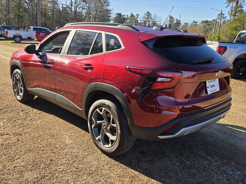 Used 2025 Chevrolet Trax LT image 10