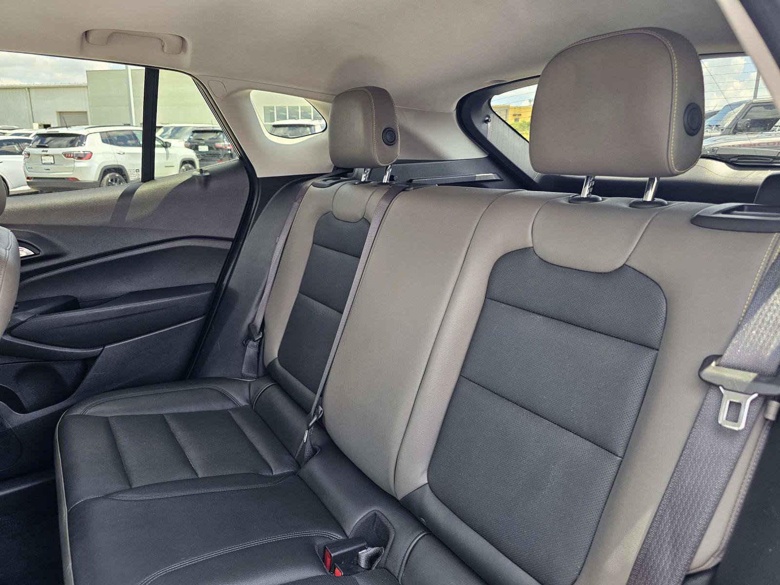 Used 2025 Chevrolet Trax ACTIV w/ Sunroof Package FWD image 33
