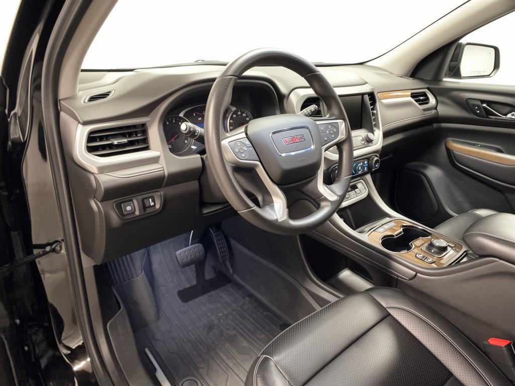 Used 2023 GMC Acadia SLE w/ Driver Convenience Package FWD image 4