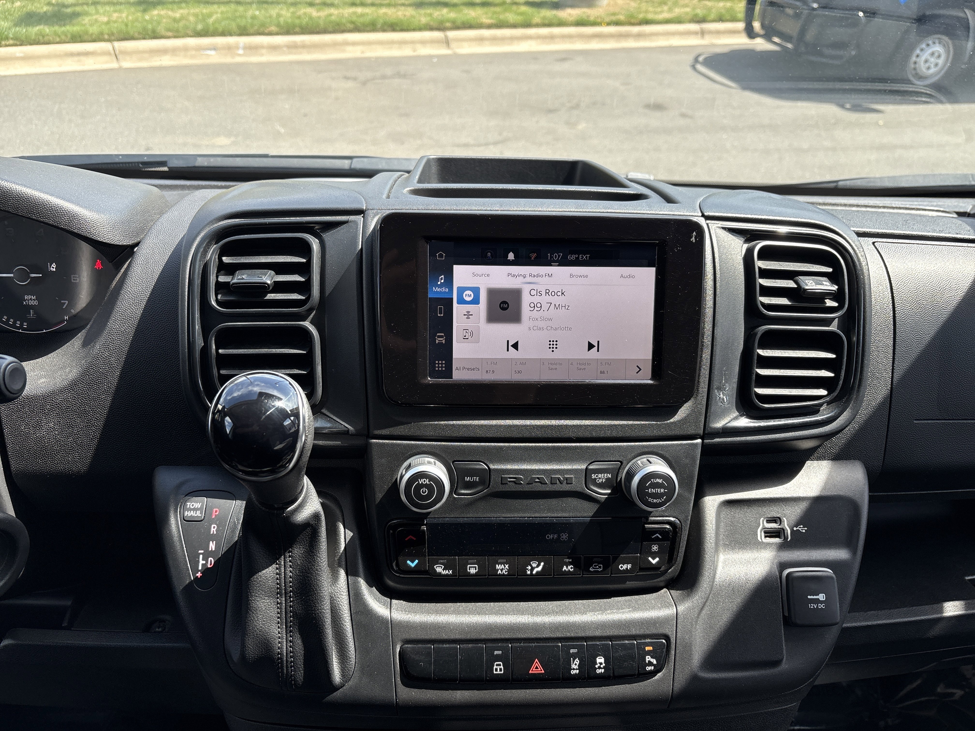 Used 2024 RAM ProMaster 2500 w/ Safety Group image 28