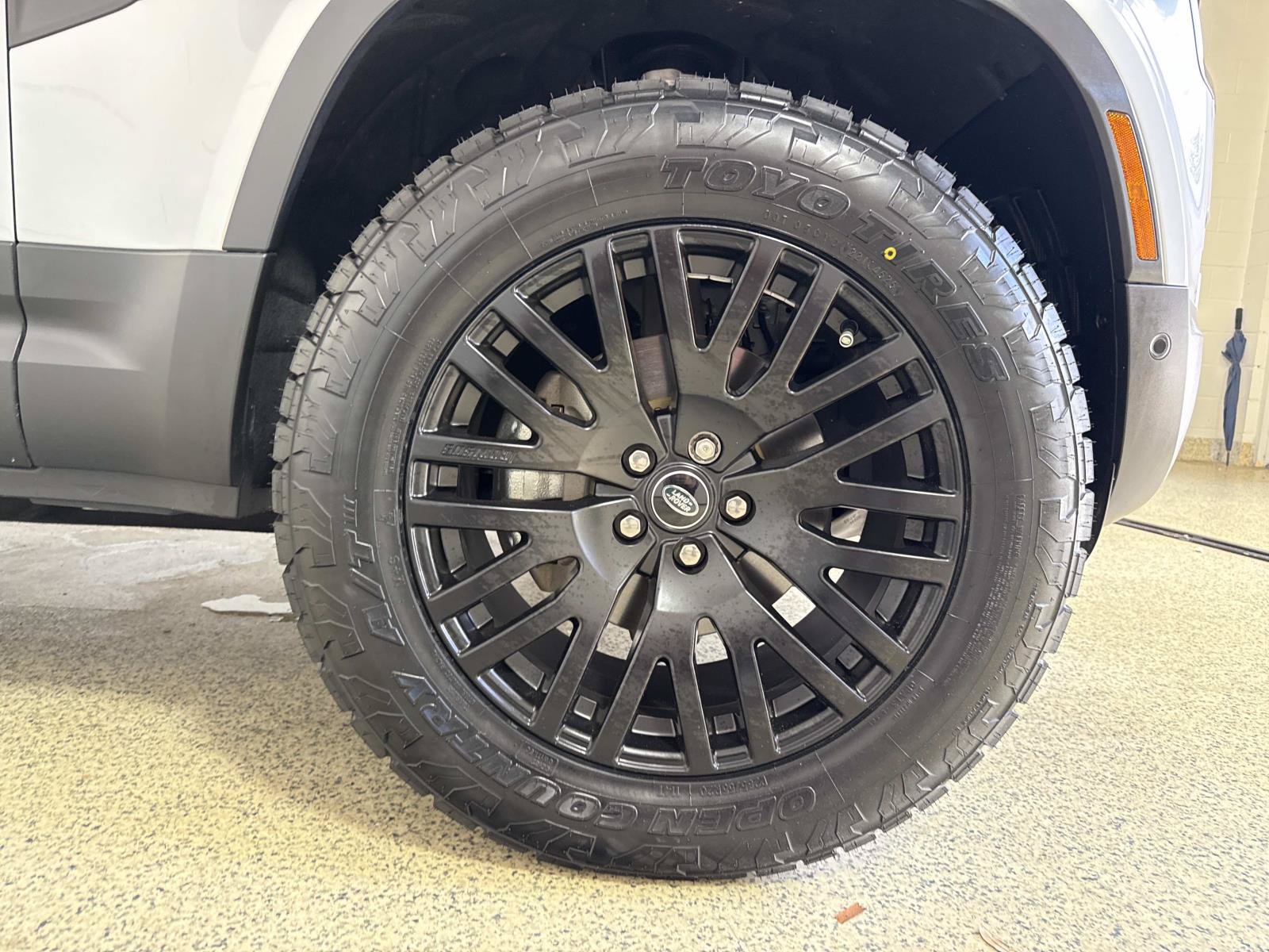 Used 2024 Land Rover Defender 110 S AWD/4WD image 9