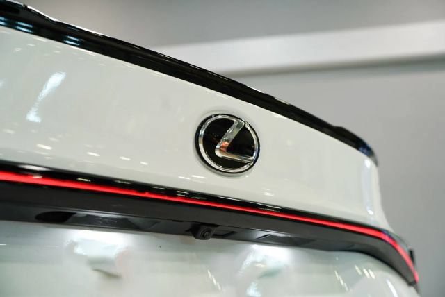 Used 2022 Lexus IS 350 F Sport w/ Navigation Package RWD image 5