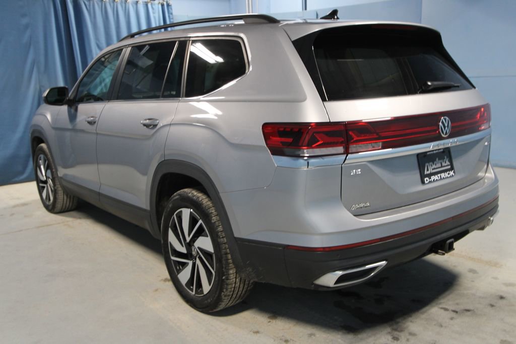Used 2025 Volkswagen Atlas SE image 32
