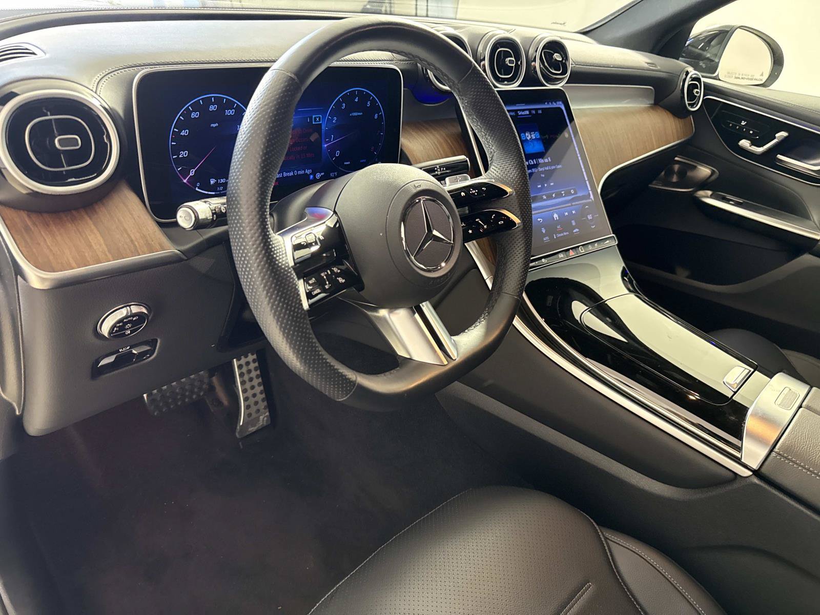 Used 2024 Mercedes-Benz GLC 300 4MATIC image 21