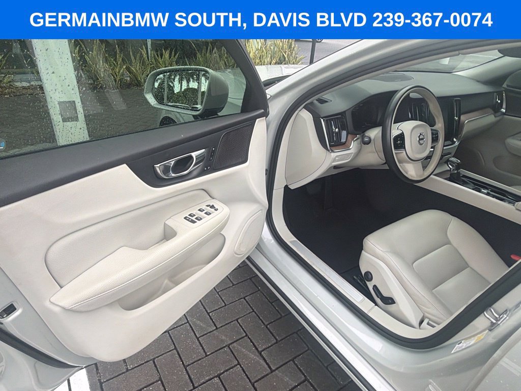 Used 2020 Volvo S60 T5 Momentum FWD image 10