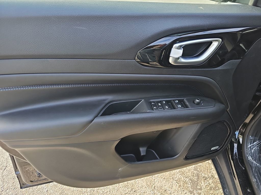 New 2026 Jeep Compass Latitude w/ Sun and Sound Group image 13