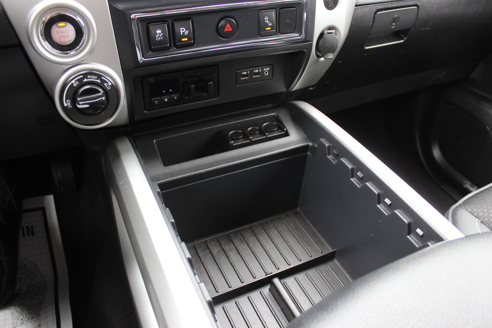 Used 2019 Nissan Titan PRO-4X w/ Pro-4x Utility Package image 26