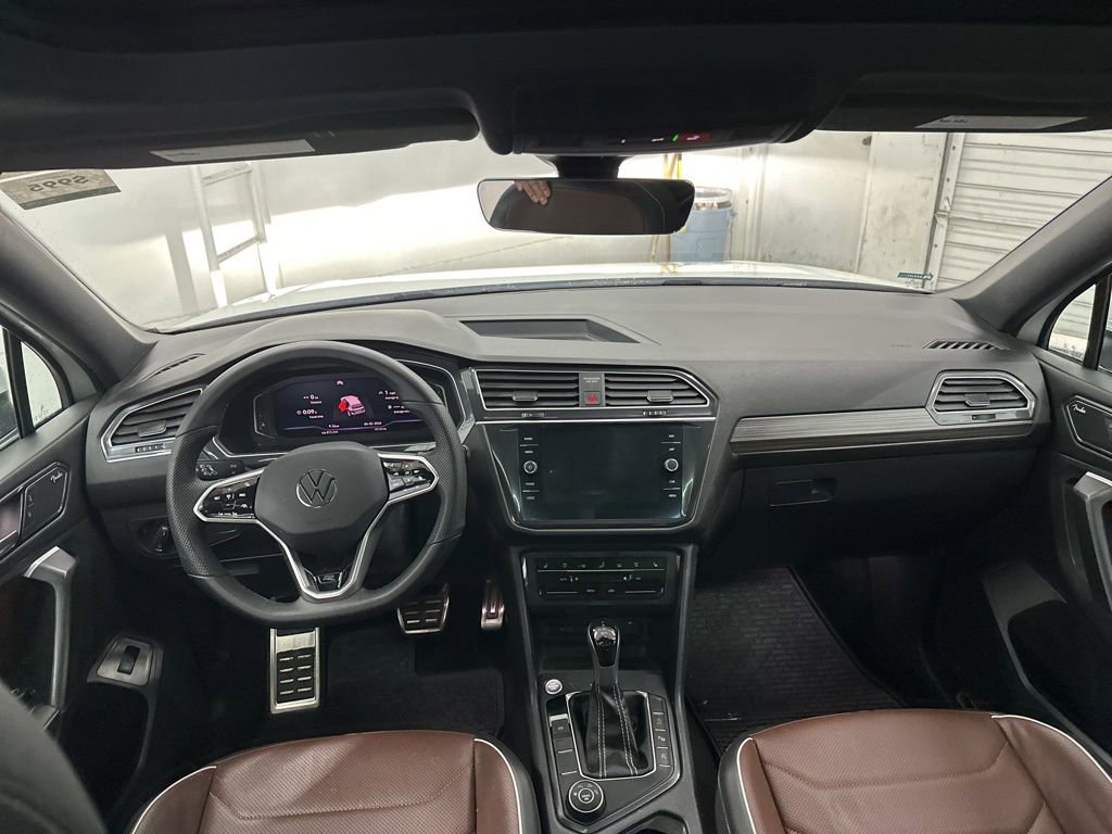 Used 2024 Volkswagen Tiguan SEL R-Line image 23