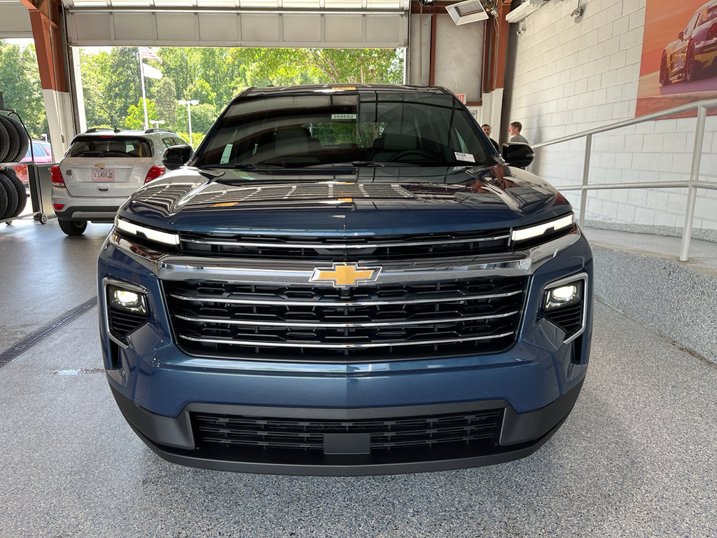 New 2026 Chevrolet Traverse LT FWD image 2