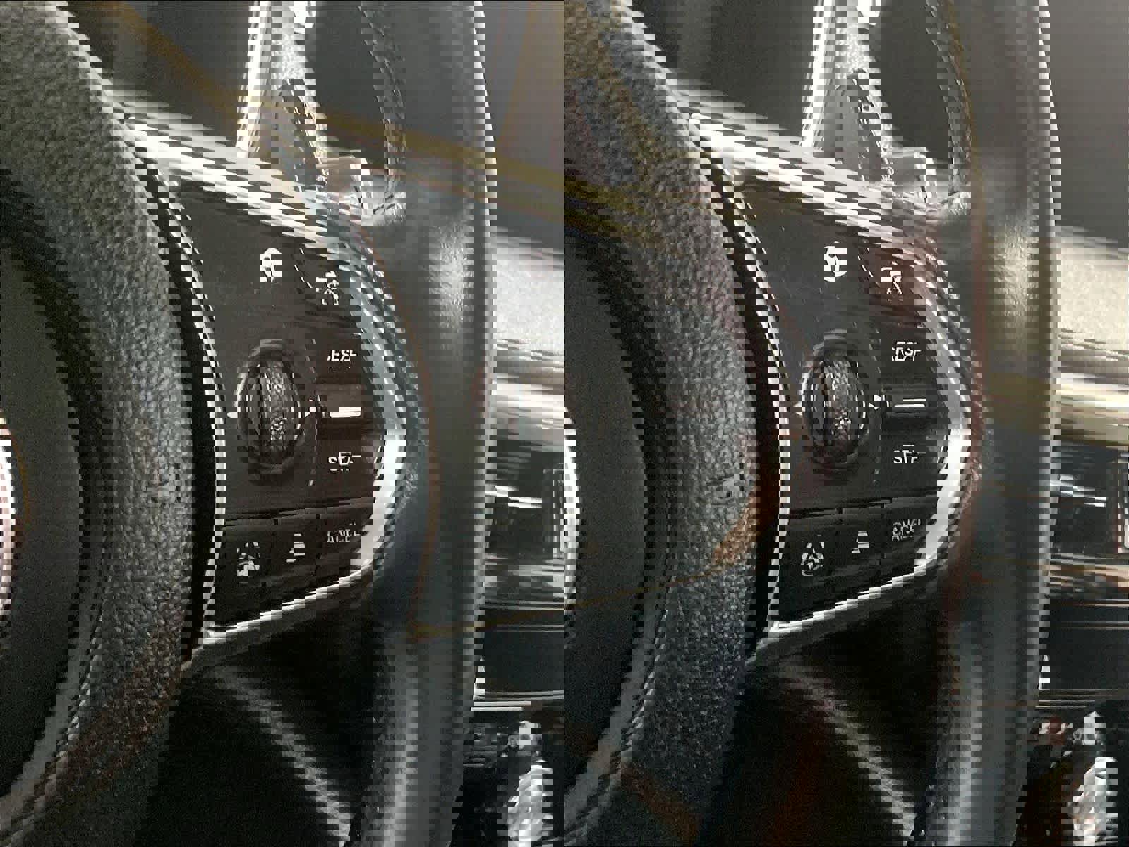 Used 2023 Acura MDX SH-AWD image 25