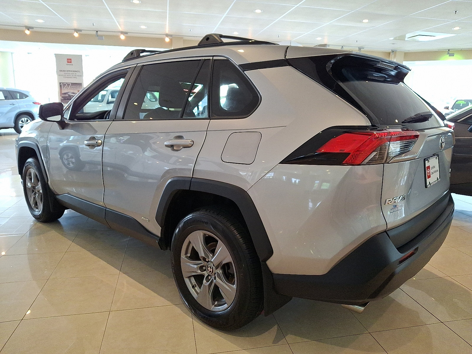 Certified 2022 Toyota RAV4 LE w/ Carpet Mat Package (TMS) AWD/4WD image 5