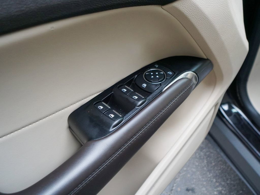 Used 2019 Lincoln MKC Premiere image 17