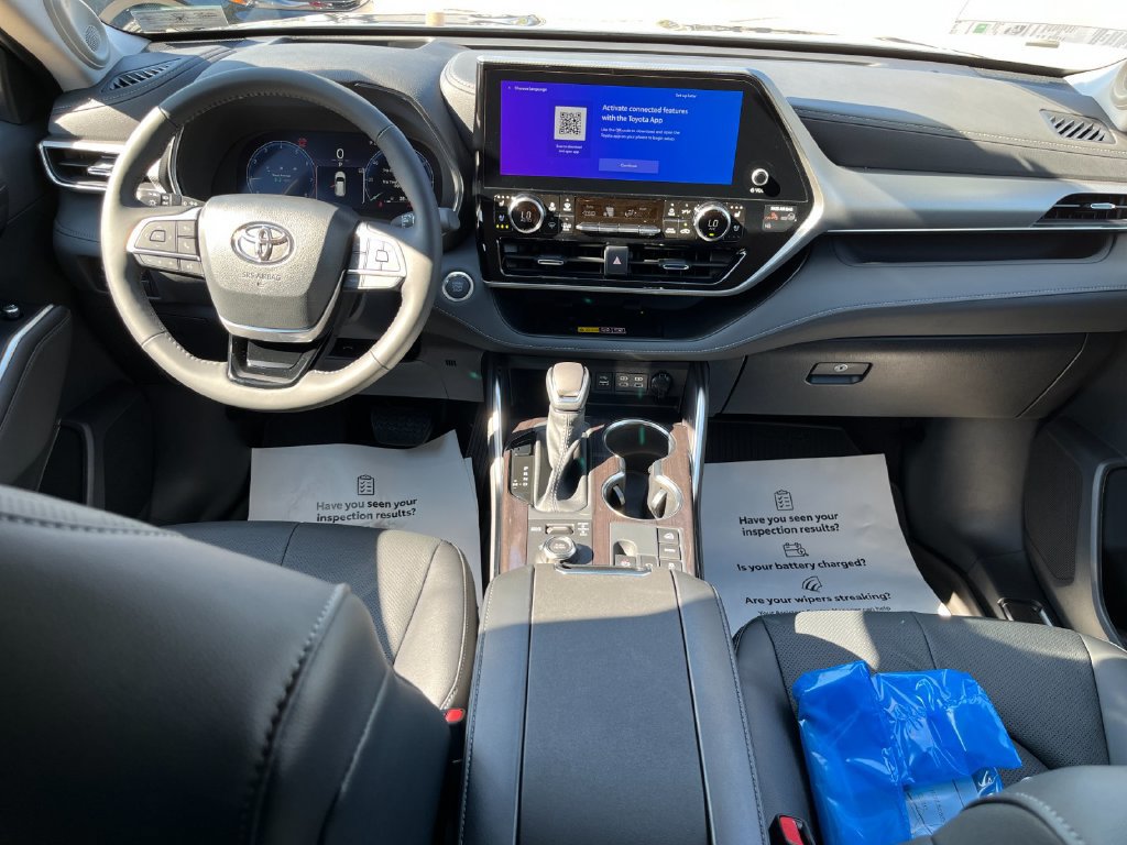 New 2026 Toyota Highlander Platinum AWD/4WD image 15