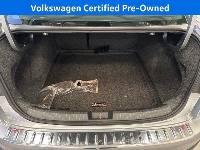 Used 2025 Volkswagen Jetta SE w/ Sunroof Package FWD image 27