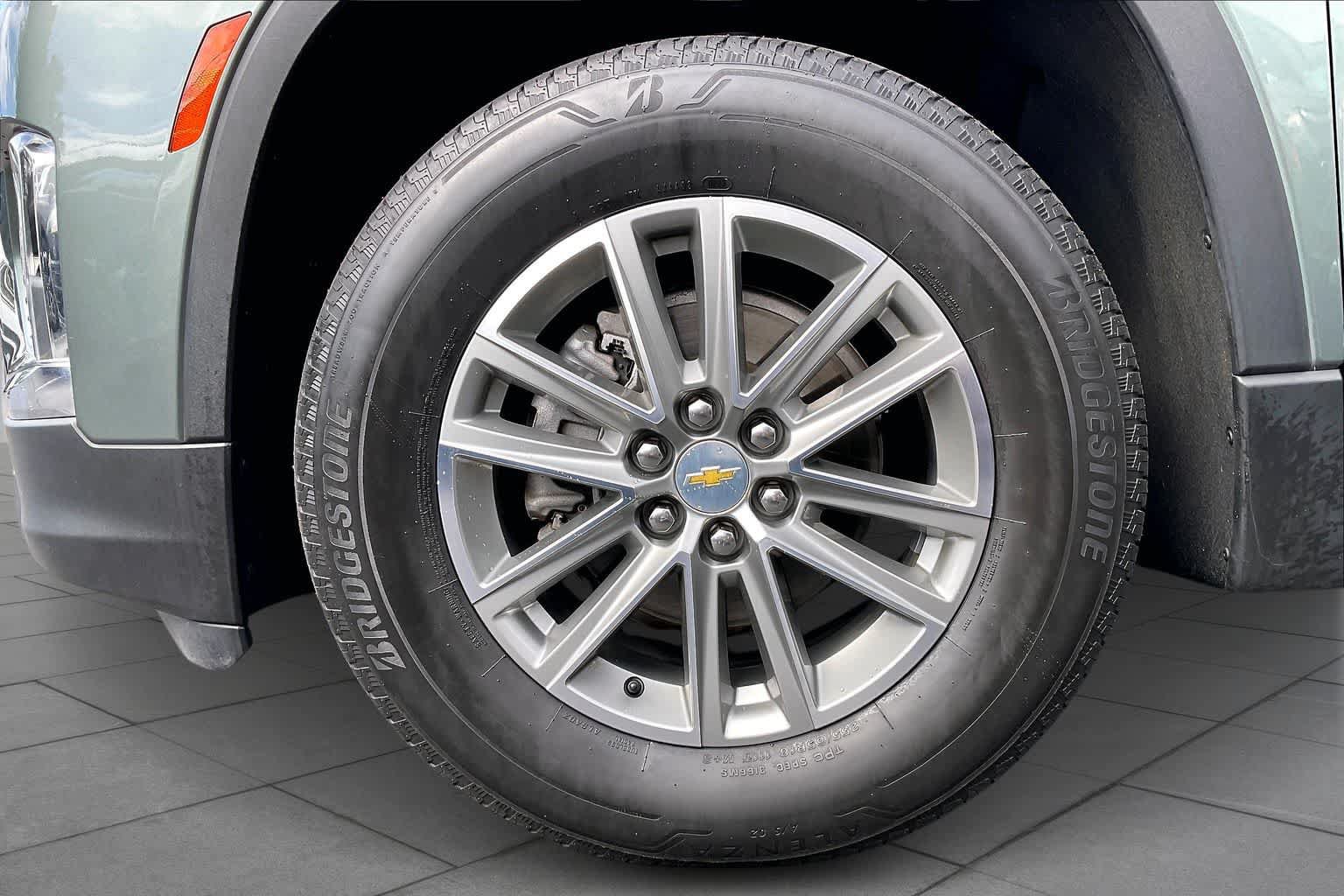 Used 2023 Chevrolet Traverse LT FWD image 10