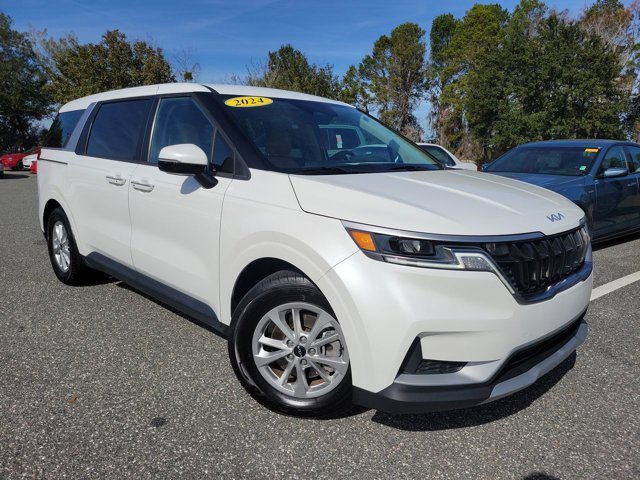 Used 2024 Kia Carnival LX image 8