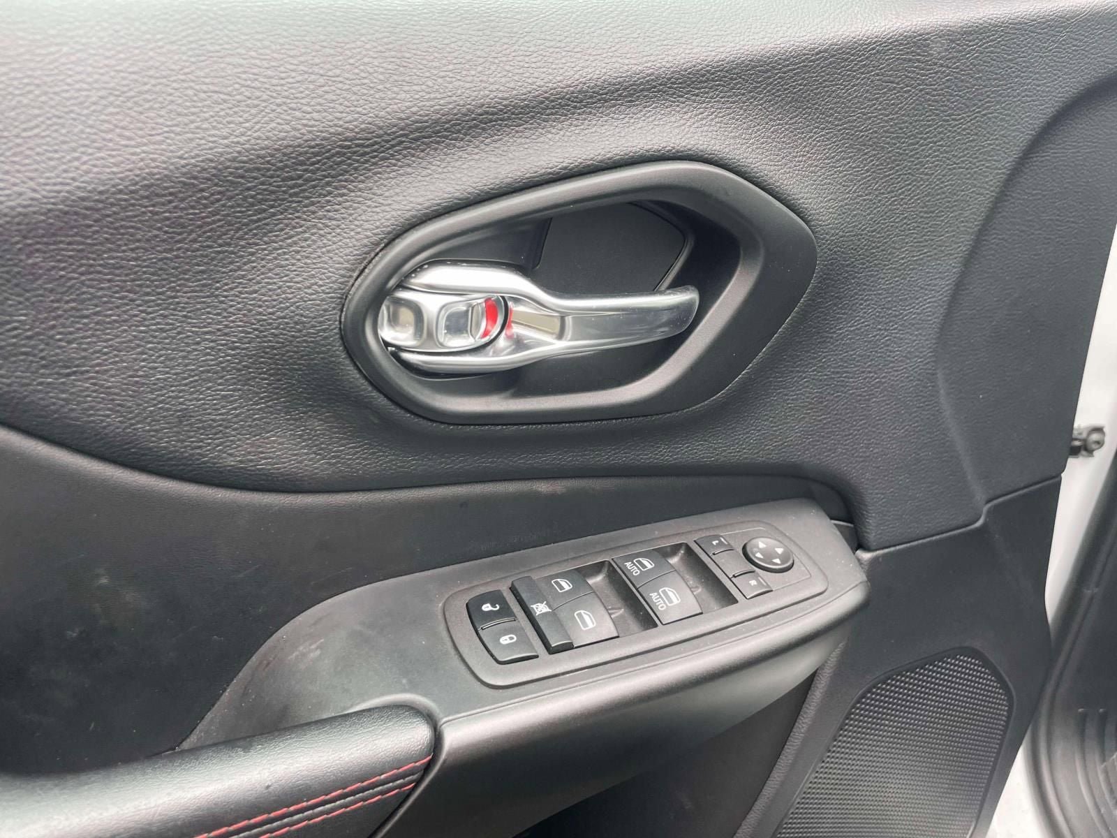 Used 2022 Jeep Cherokee Trailhawk image 17