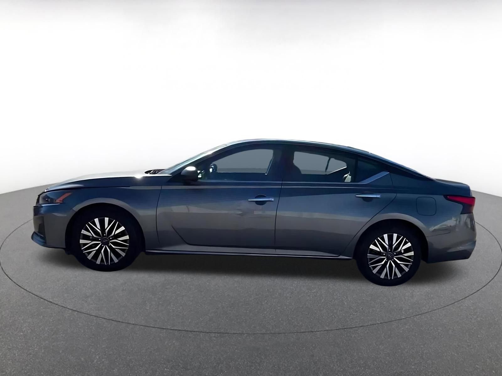 Used 2025 Nissan Altima 2.5 SV image 8