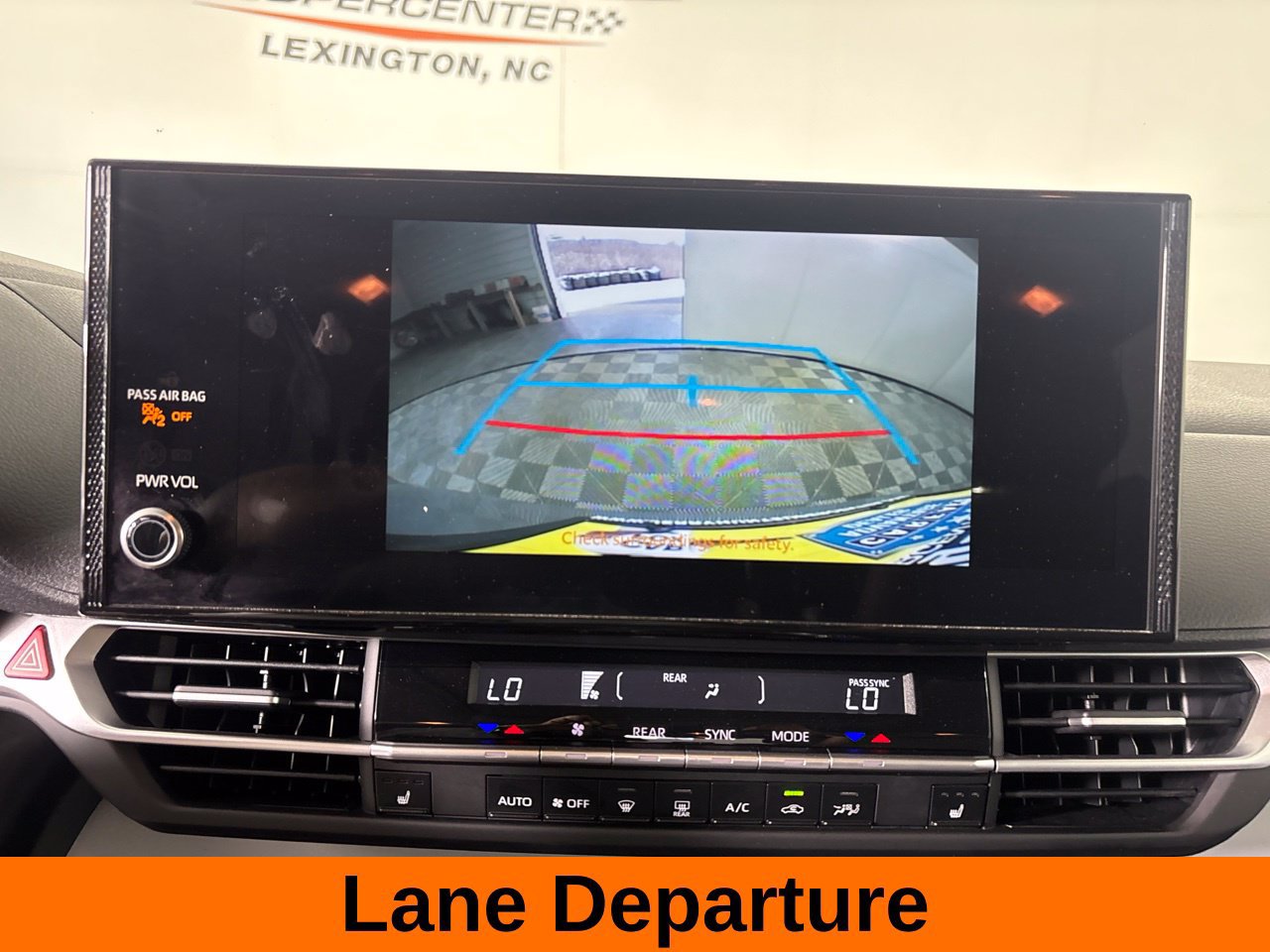 Used 2025 Toyota Sienna XLE FWD image 19