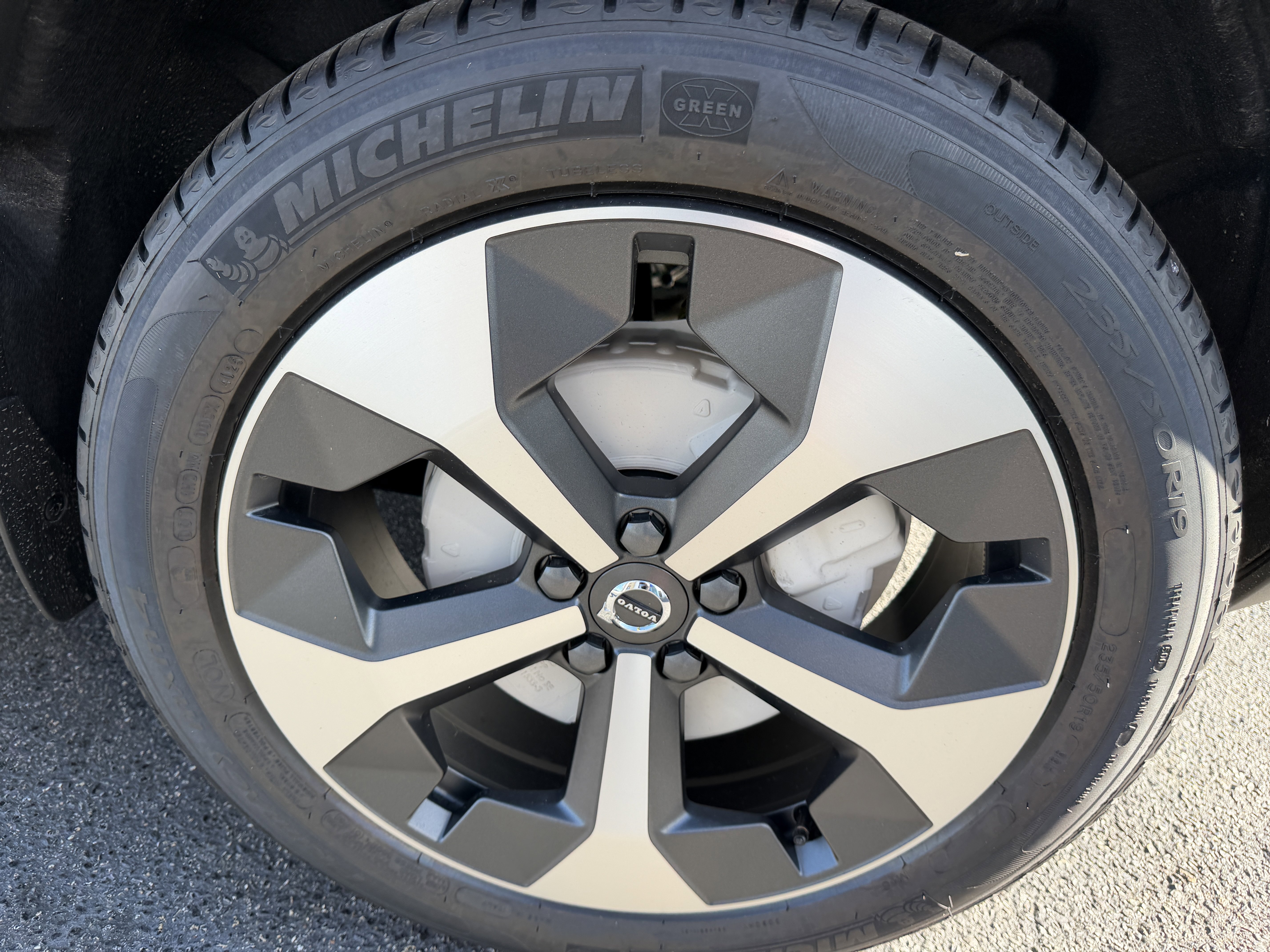 New 2026 Volvo XC40 B5 Plus w/ Climate Package image 32