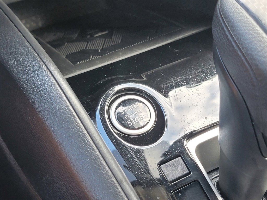 Used 2023 Nissan Versa SV image 29