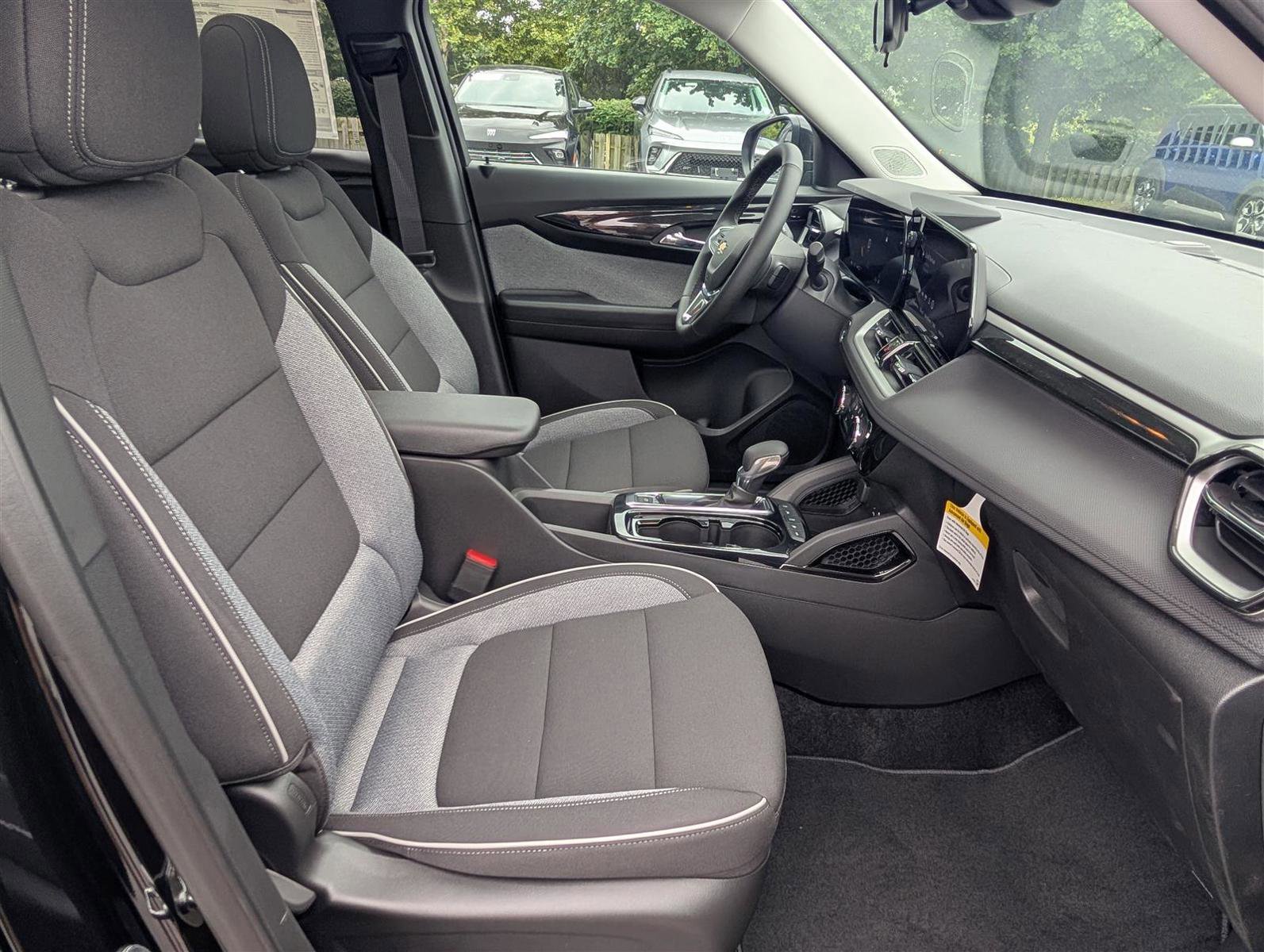 New 2025 Chevrolet TrailBlazer LT w/ LT Cold Weather Package image 7