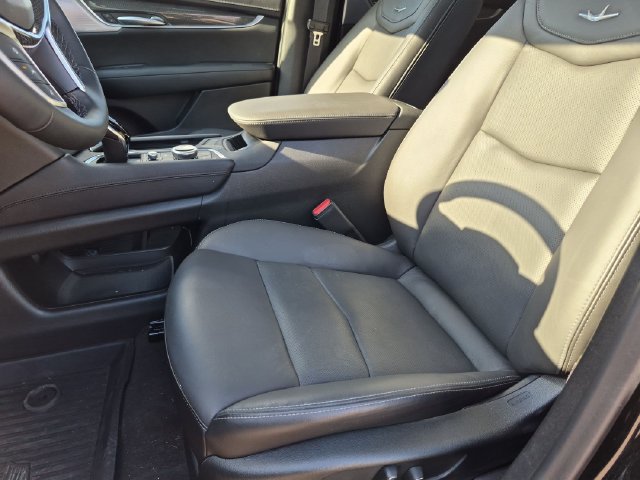 Used 2026 Cadillac XT5 Sportv w/ LPO, Floor Liner Package AWD/4WD image 21