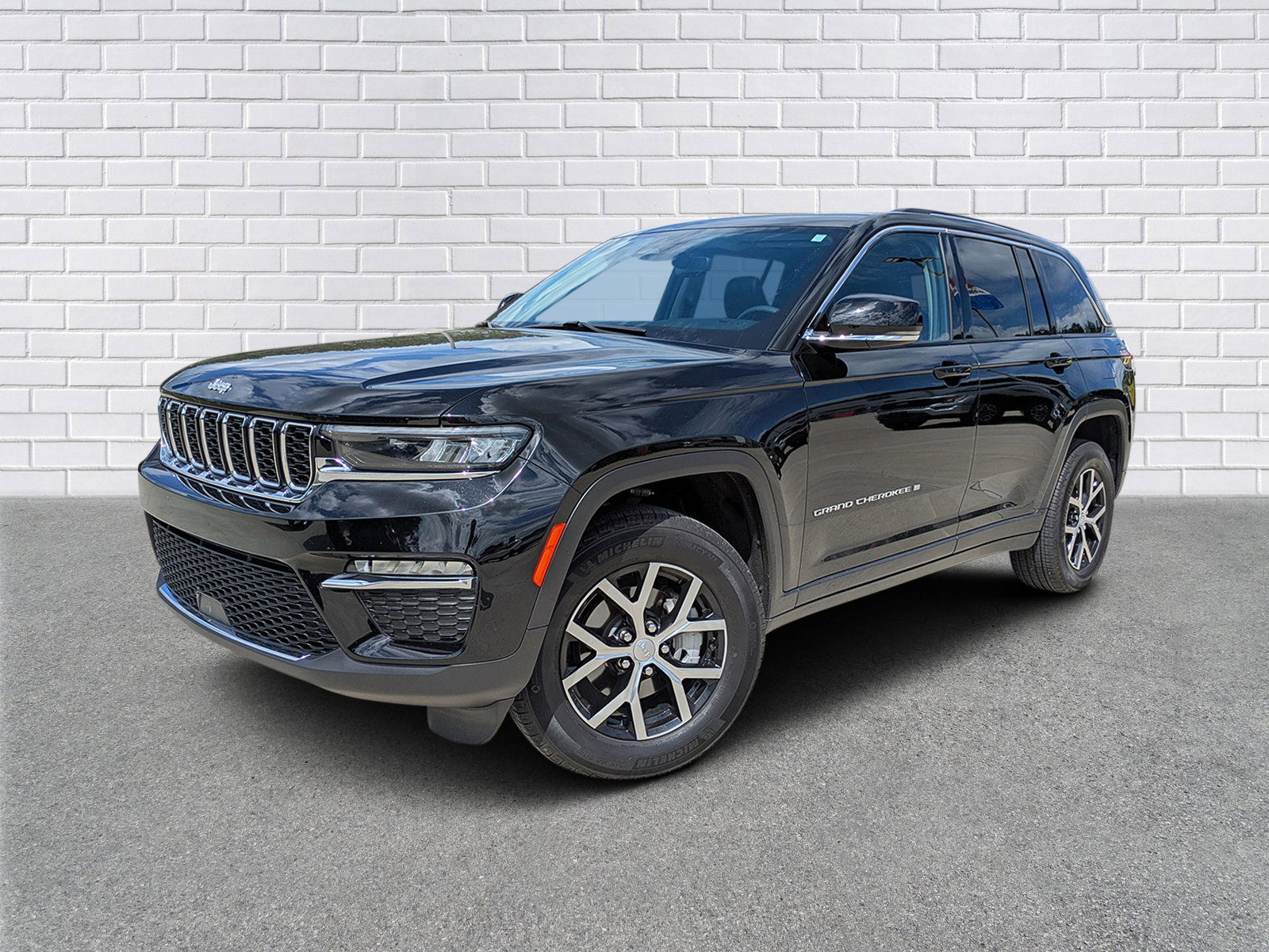 Used 2023 Jeep Grand Cherokee Limited image 1
