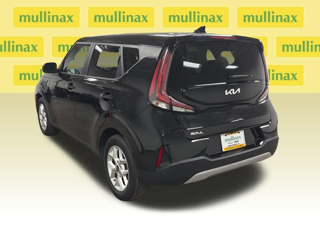 Used 2025 Kia Soul LX w/ LX Technology Package FWD image 14