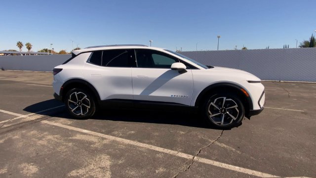Used 2026 Chevrolet Equinox EV LT AWD/4WD image 9