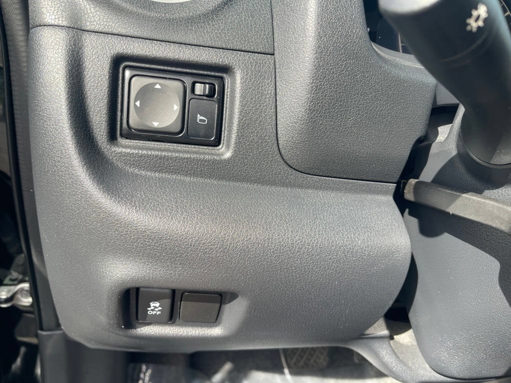 Used 2016 Nissan Versa Note SV FWD image 17