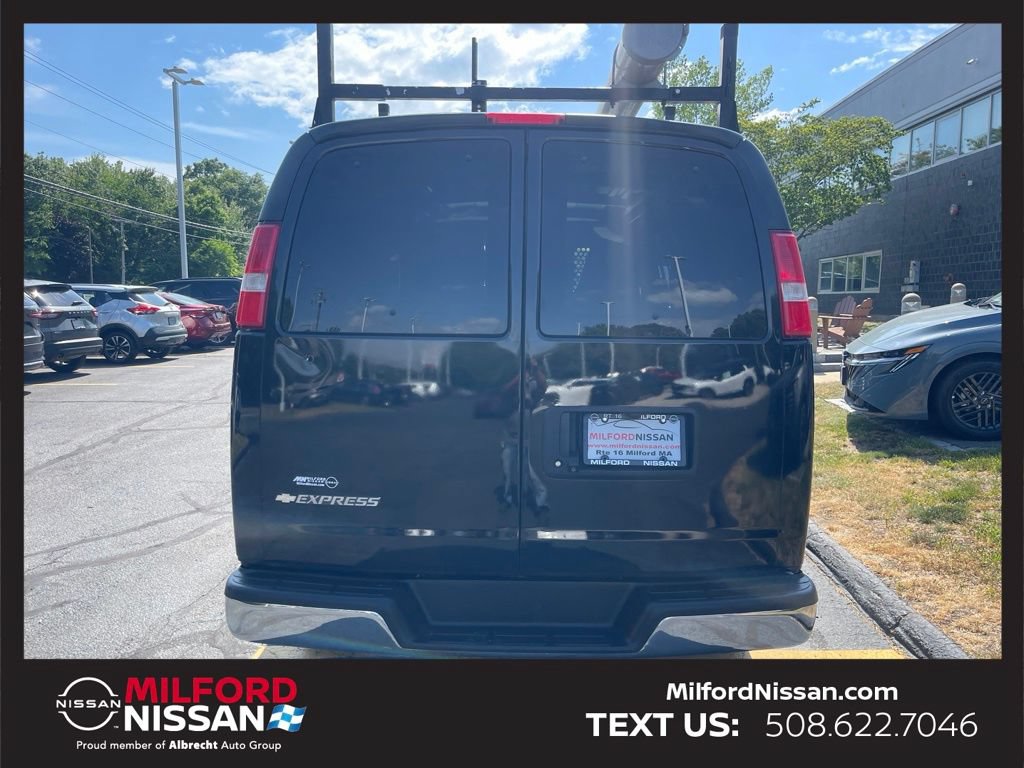 Used 2020 Chevrolet Express 2500 w/ Driver Convenience Package RWD image 4