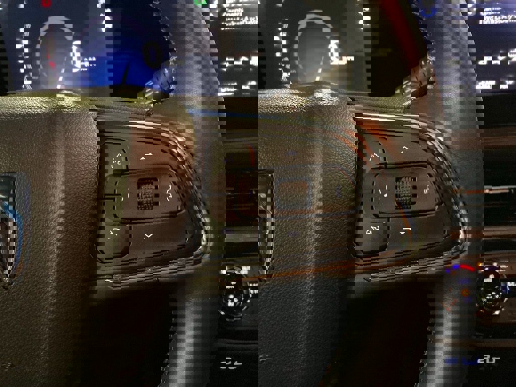 Used 2025 Buick Envista Sport Touring image 17