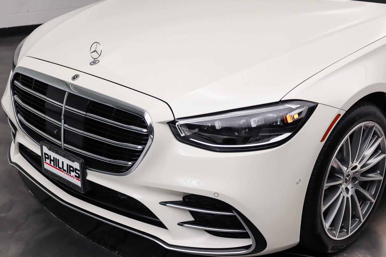 Used 2022 Mercedes-Benz S 500 4MATIC w/ AMG Line Package image 9