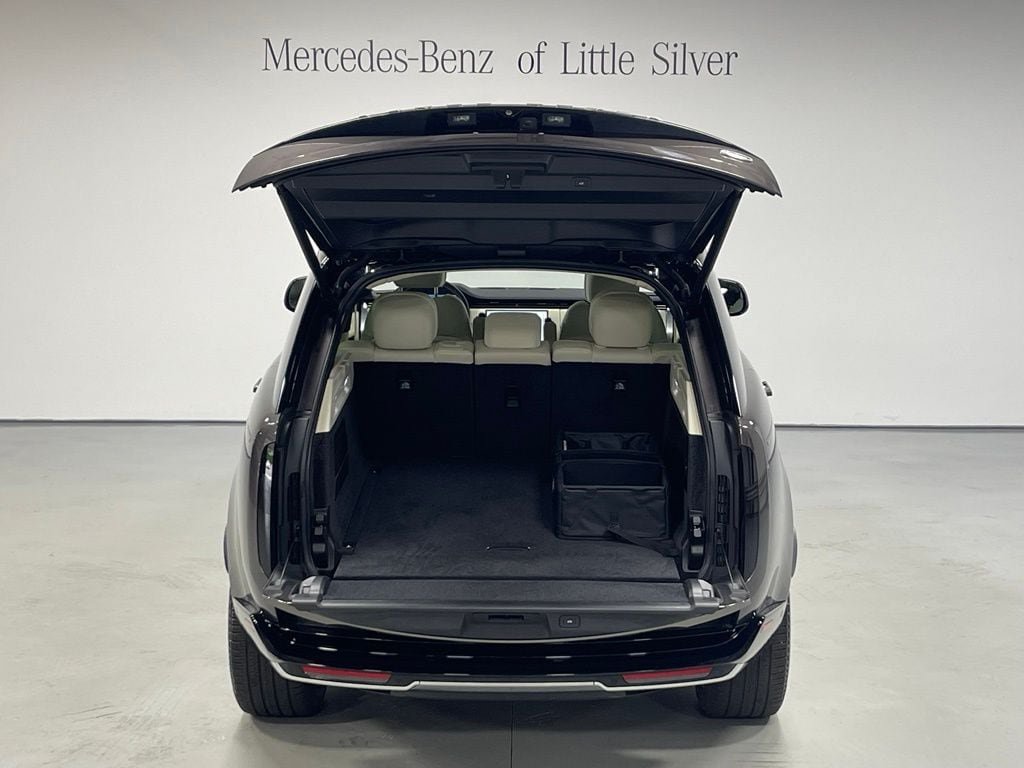 Used 2023 Land Rover Range Rover SE AWD/4WD image 5