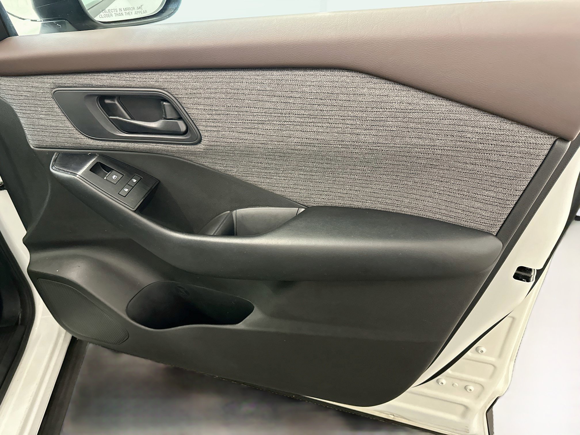 Used 2023 Nissan Rogue S AWD/4WD image 32