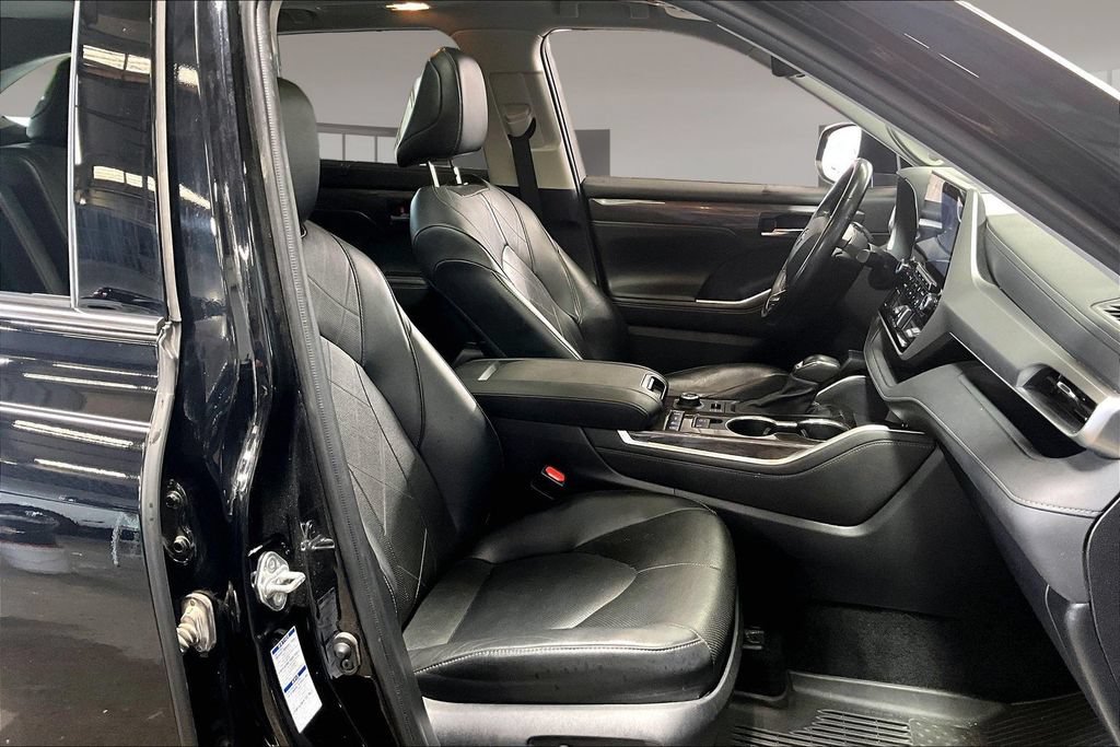 Used 2022 Toyota Highlander Platinum AWD/4WD image 7