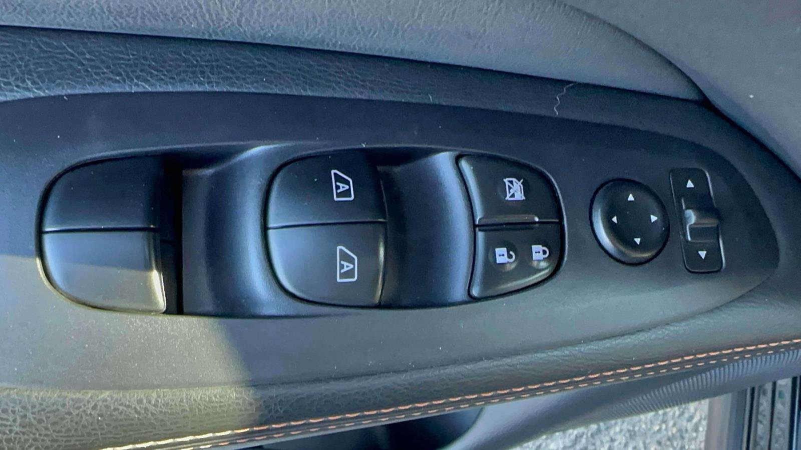 Used 2019 Nissan Pathfinder SL image 14