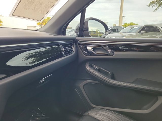 Used 2024 Porsche Macan Turbo image 28