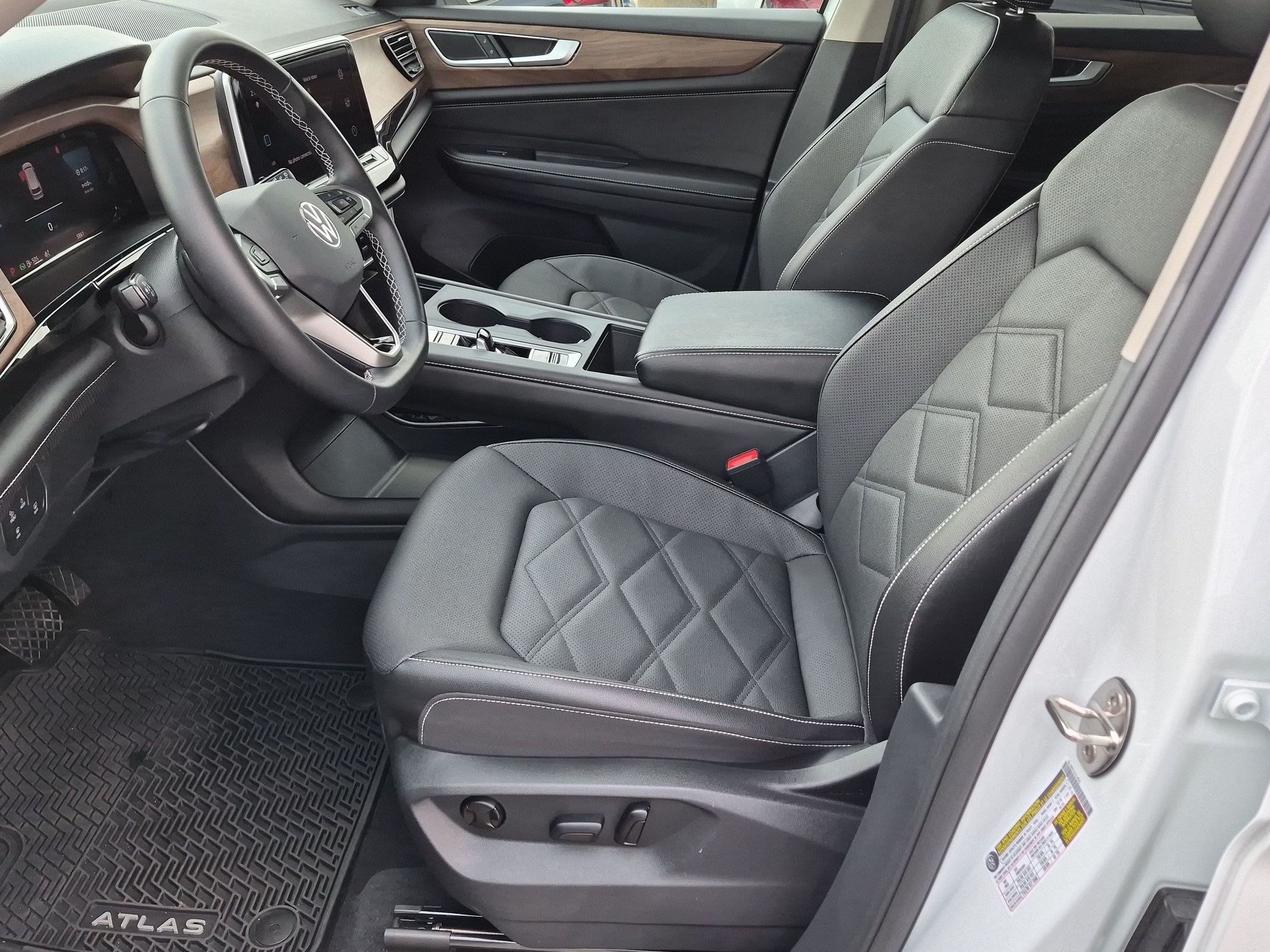Used 2026 Volkswagen Atlas SE AWD/4WD image 14