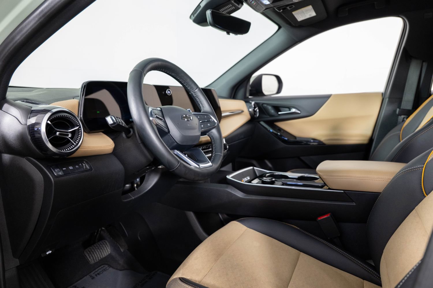 Used 2025 Chevrolet Equinox ACTIV w/ Safety and Technology Package image 15