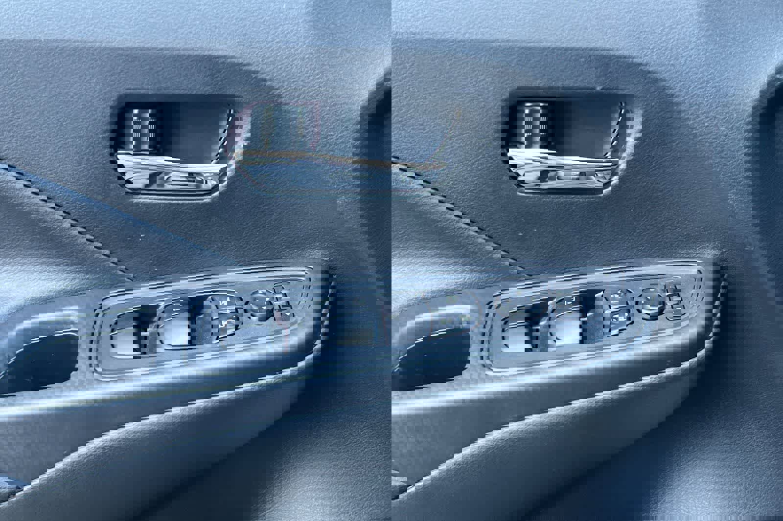 Used 2025 Nissan Versa SV w/ Trunk Package FWD image 15