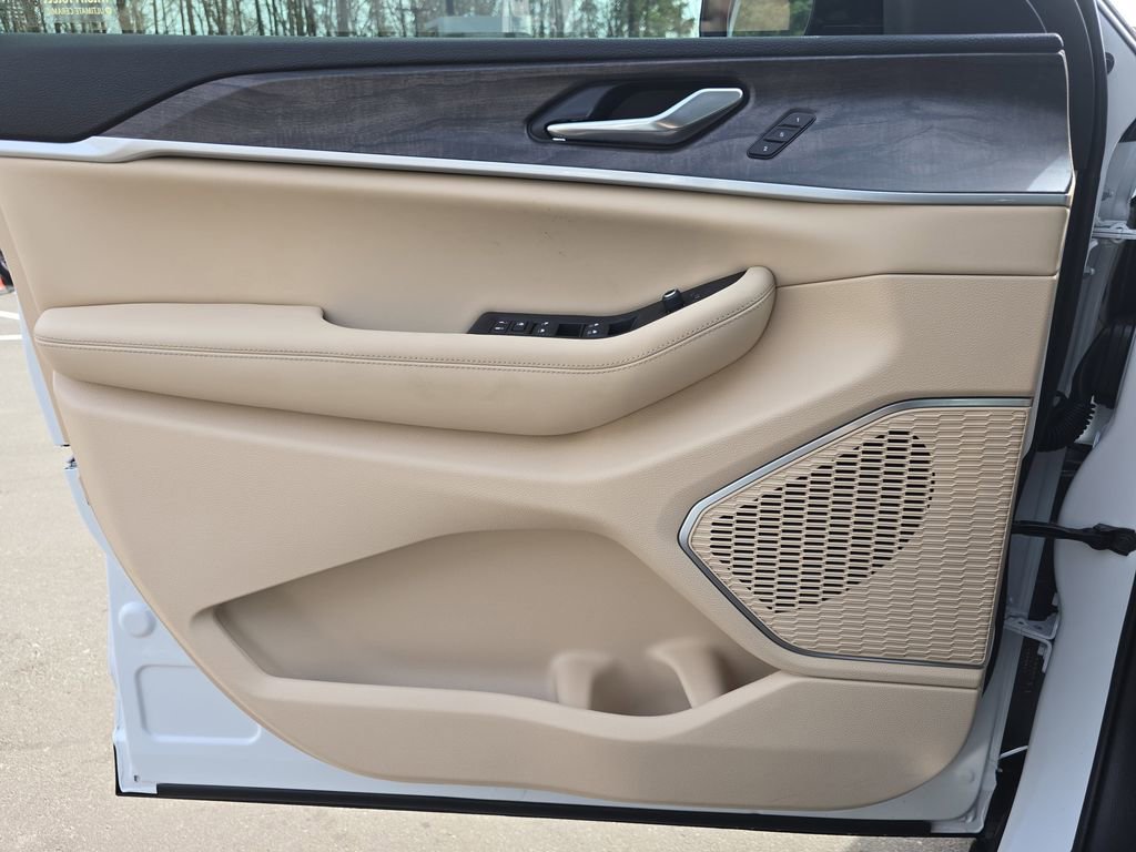 New 2026 Jeep Grand Cherokee Limited w/ Luxury Tech Group II image 28