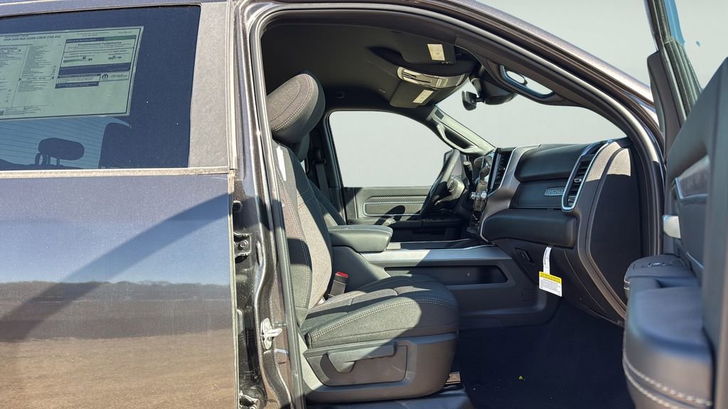 New 2026 RAM 3500 Big Horn AWD/4WD image 13