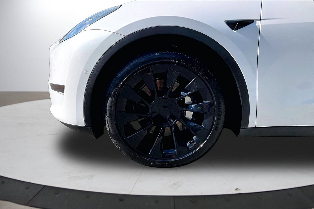 Used 2021 Tesla Model Y Long Range AWD/4WD image 32