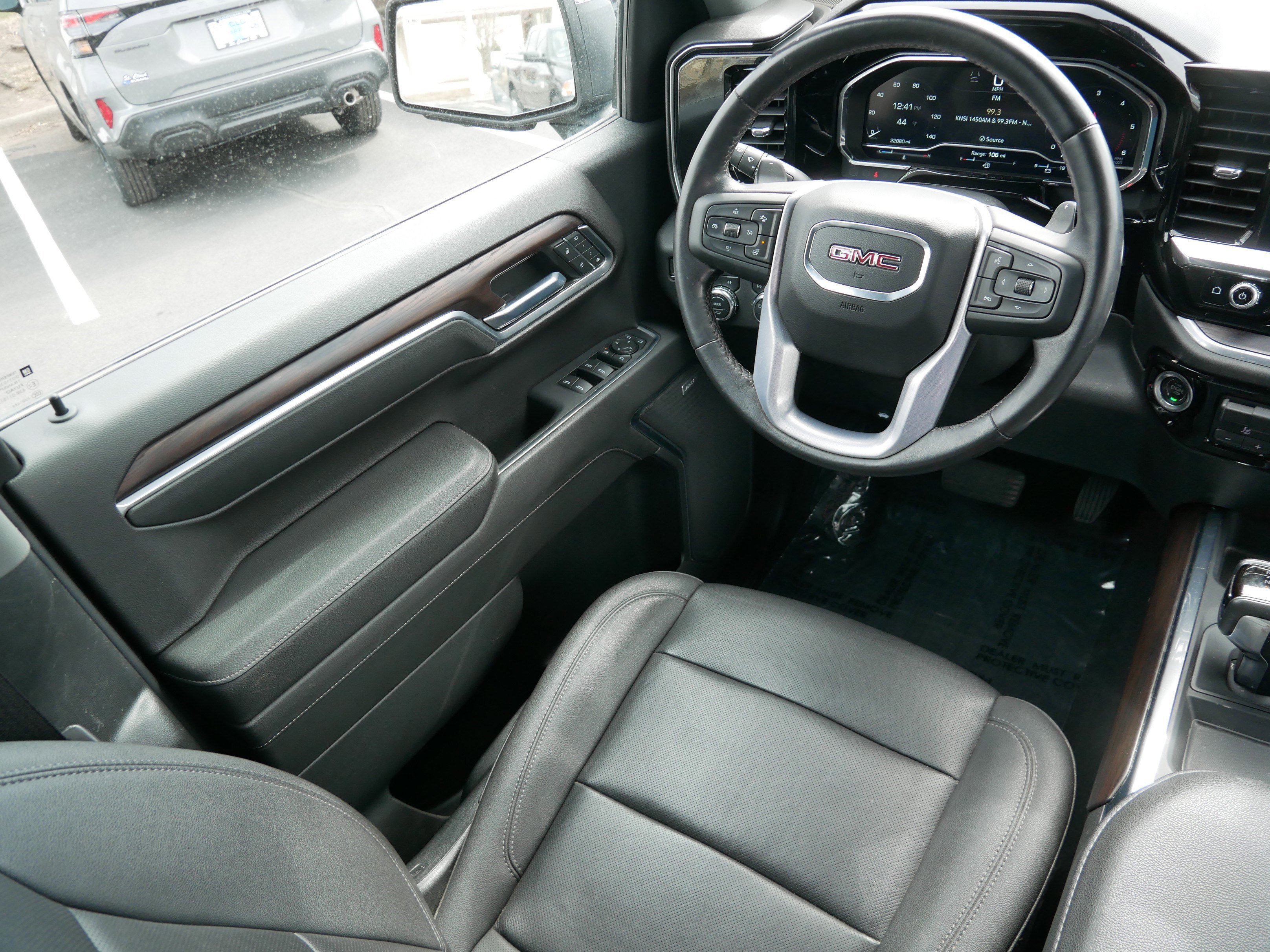 Used 2022 GMC Sierra 1500 SLT w/ SLT Premium Plus Package AWD/4WD image 9