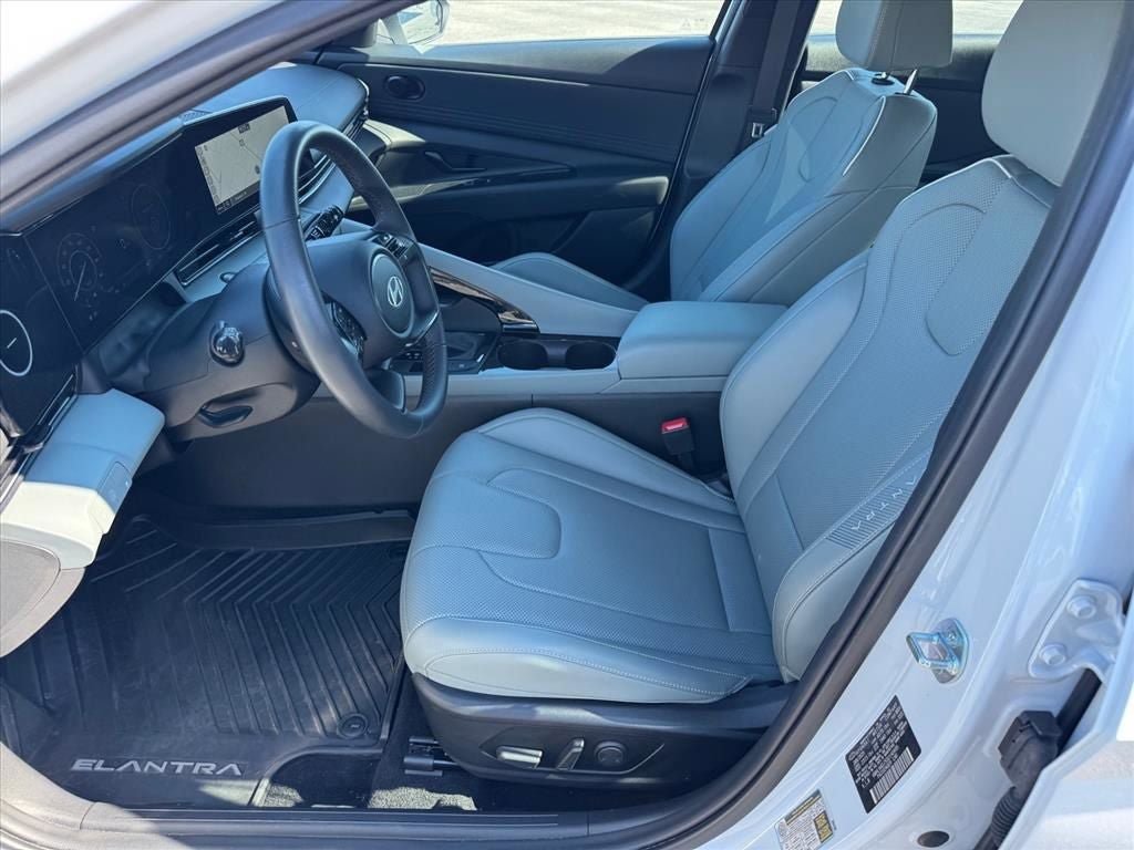 Used 2025 Hyundai Elantra Limited image 13