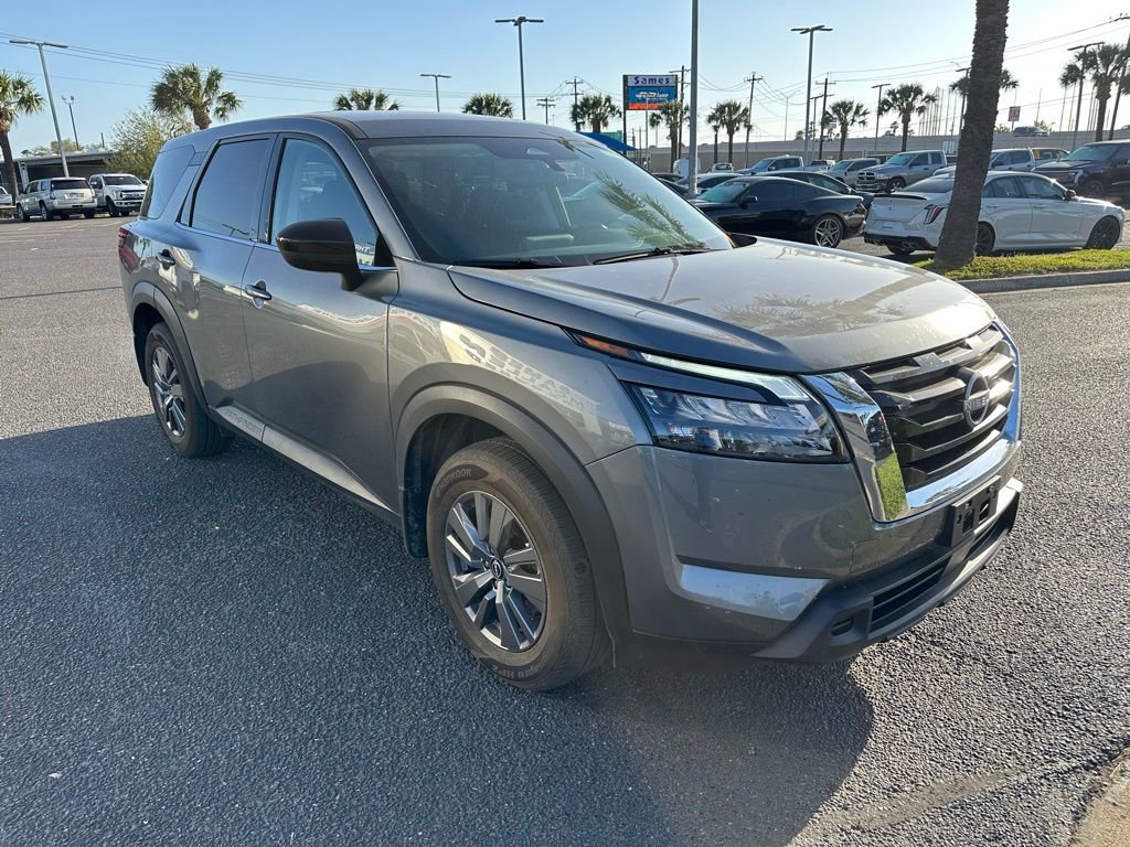 Used 2025 Nissan Pathfinder S image 8