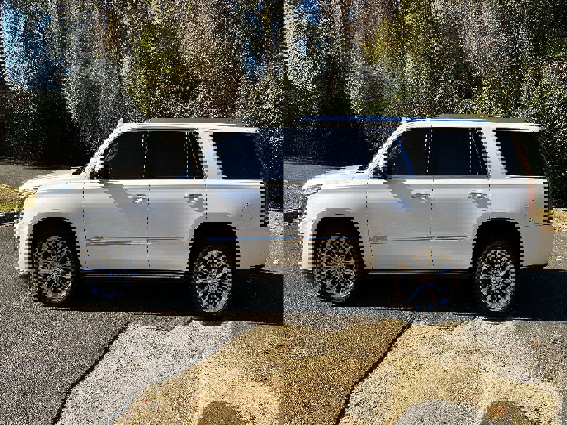 Used 2017 Cadillac Escalade Premium Luxury image 3